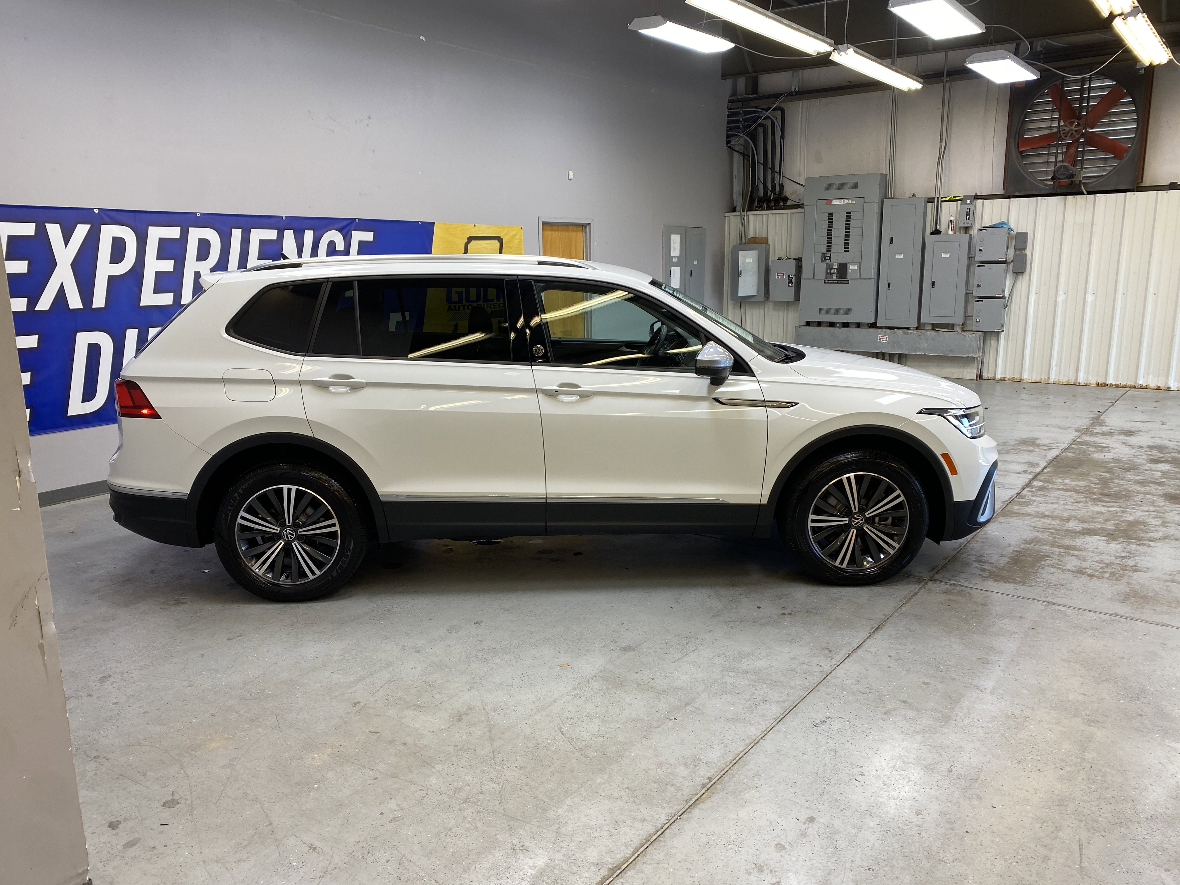 Used 2024 Volkswagen Tiguan SE image 8