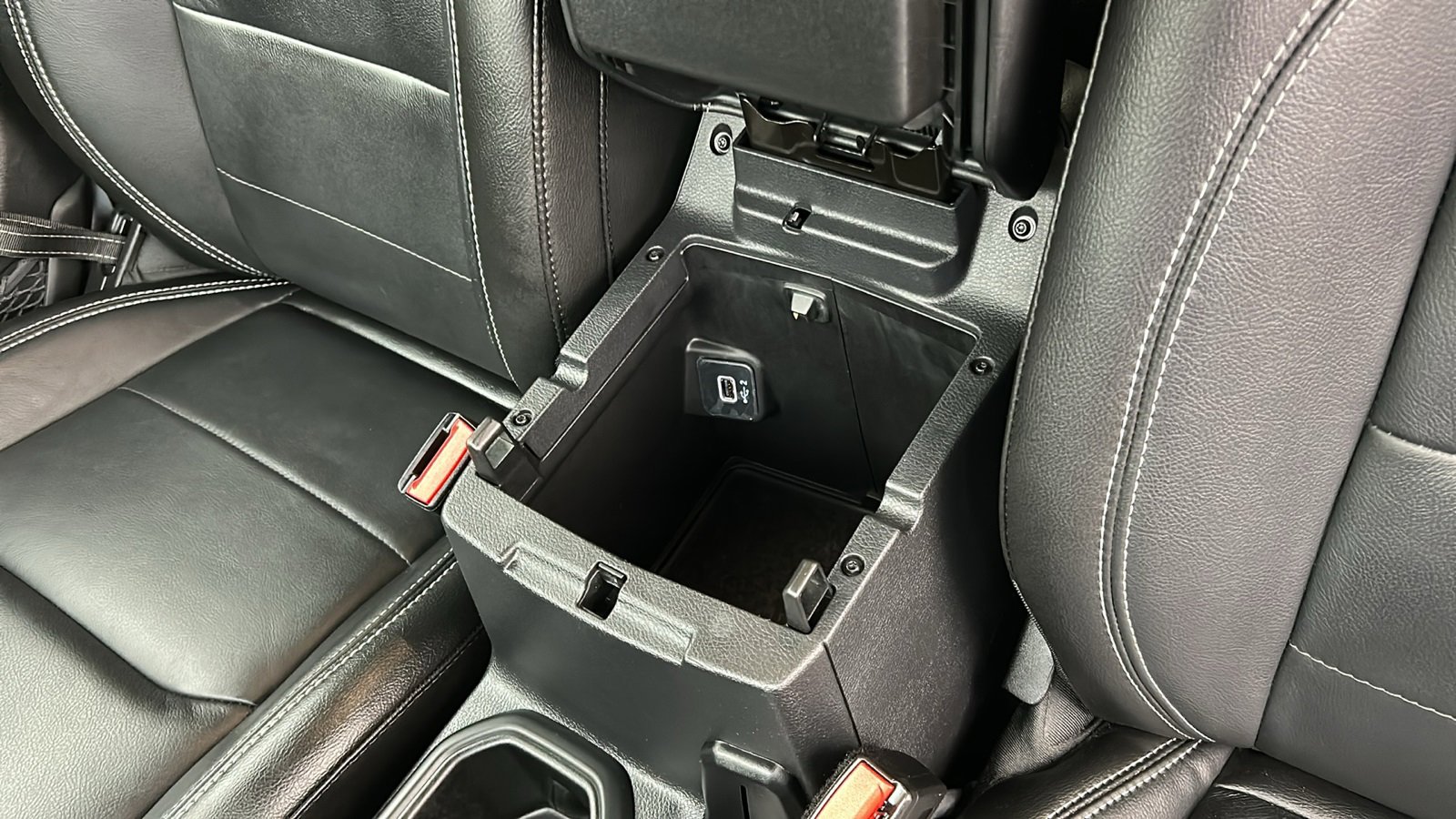 Used 2023 Jeep Wrangler Unlimited Sahara w/ Cold Weather Group image 27