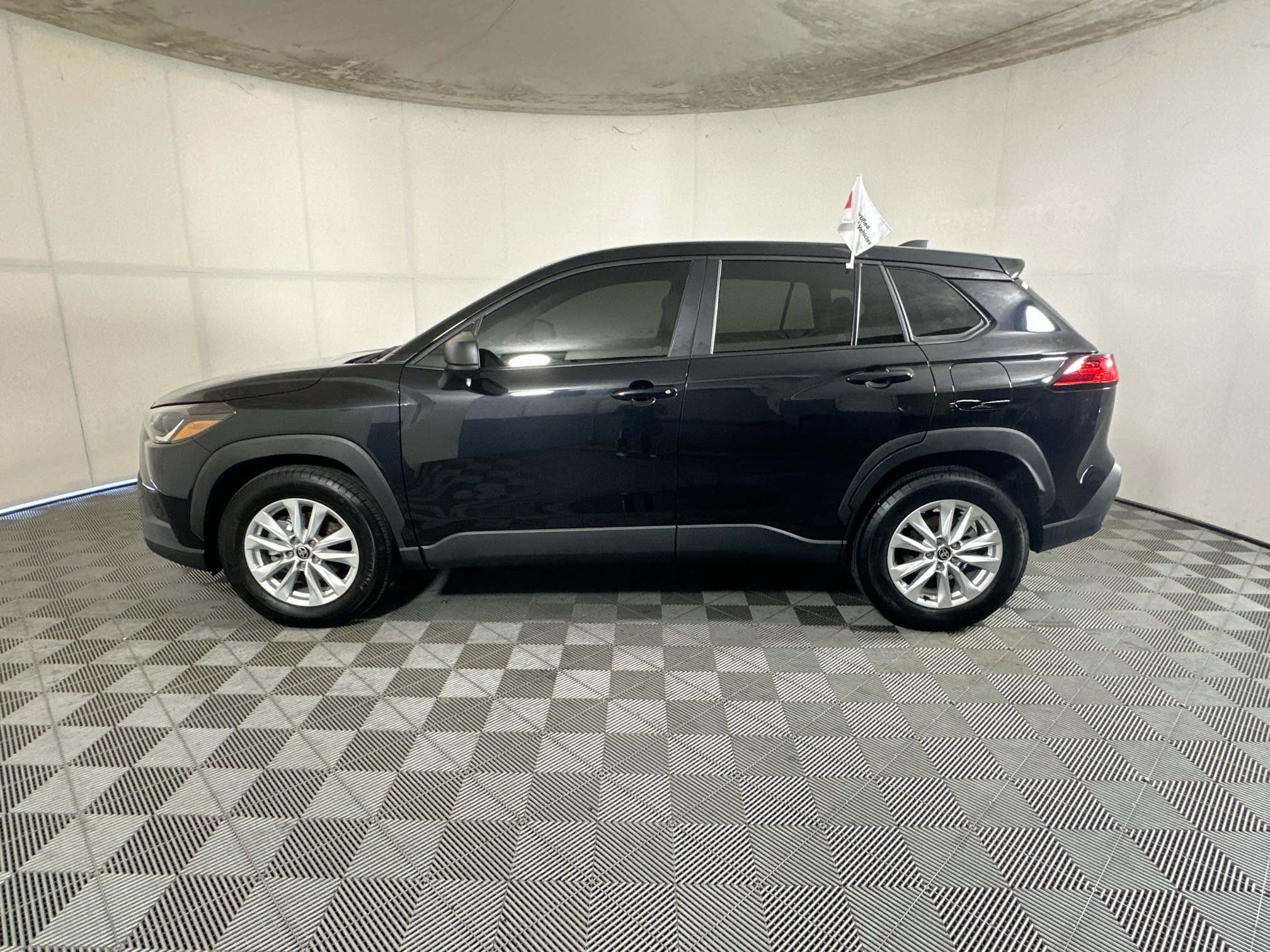 Used 2025 Toyota Corolla Cross L FWD image 6