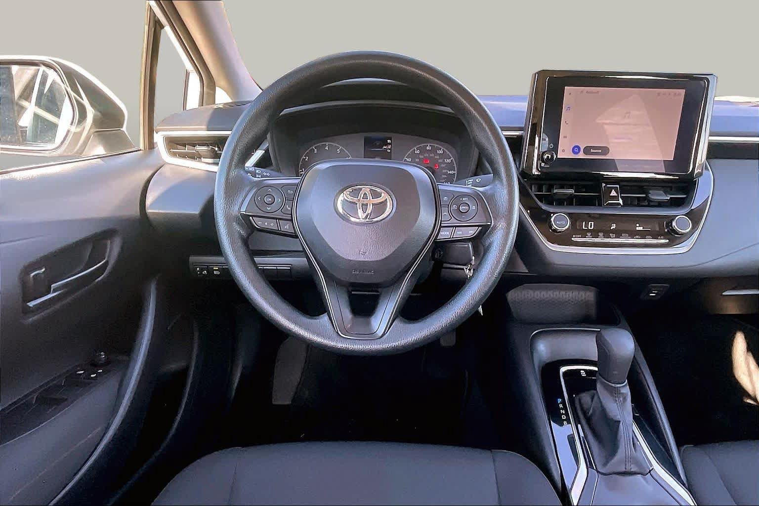Used 2025 Toyota Corolla LE FWD image 6