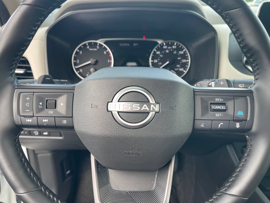 Used 2025 Nissan Rogue SV AWD/4WD image 16