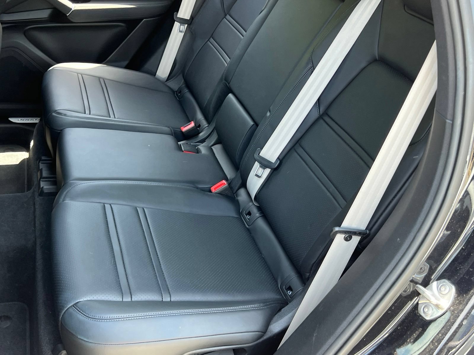 Certified 2022 Porsche Cayenne Platinum Edition AWD/4WD image 18