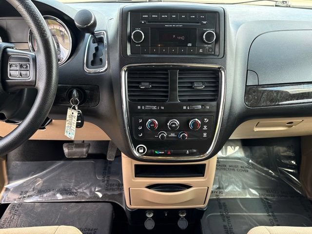 Used 2014 Dodge Grand Caravan SXT FWD image 16