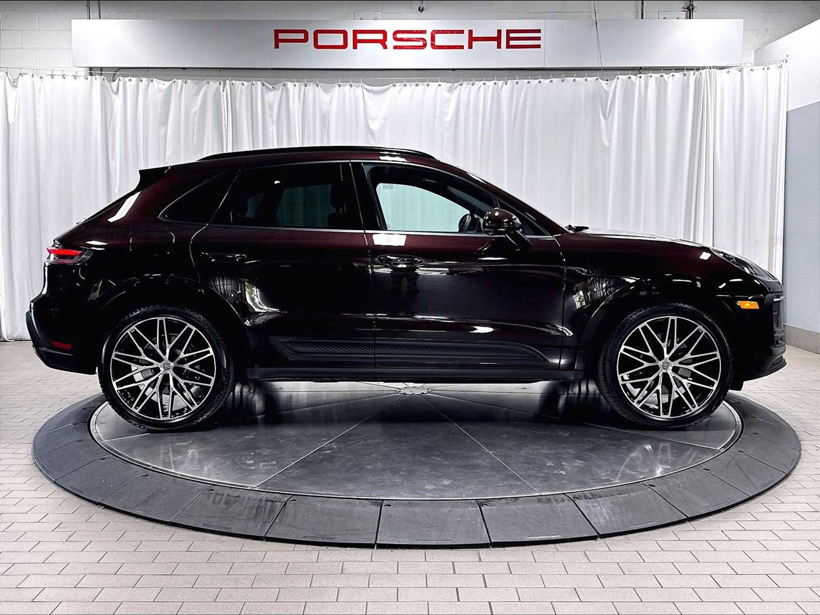 Used 2026 Porsche Macan AWD/4WD image 11