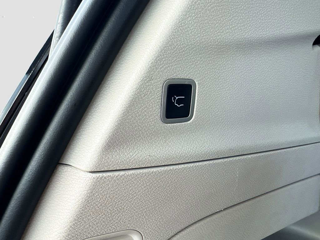 Used 2023 Chrysler Pacifica Touring-L FWD image 27