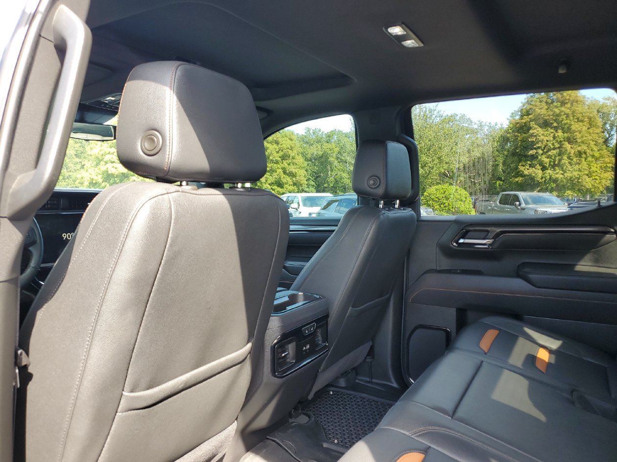 Used 2025 GMC Sierra 1500 AT4 w/ AT4 Premium Package AWD/4WD image 10