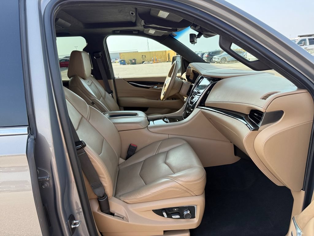 Used 2018 Cadillac Escalade ESV Platinum AWD/4WD image 43