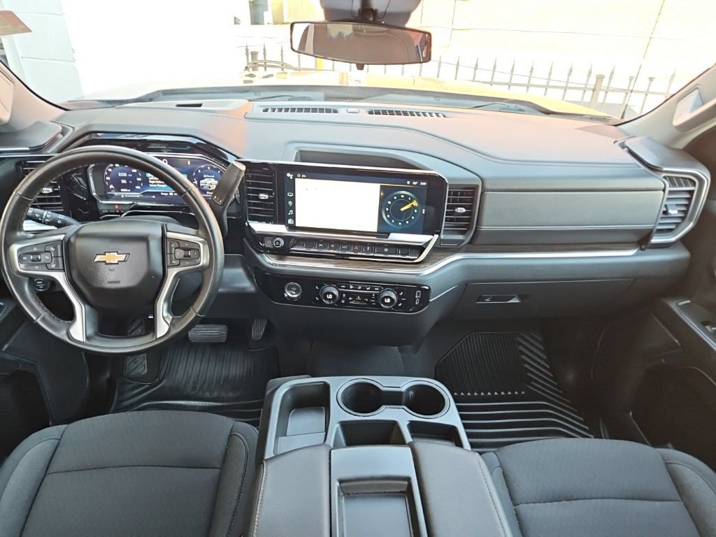 Used 2023 Chevrolet Silverado 1500 LT AWD/4WD image 9