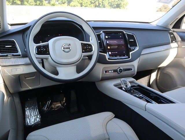 New 2024 Volvo XC90 T8 Ultimate w/ Protection Package Premier image 8