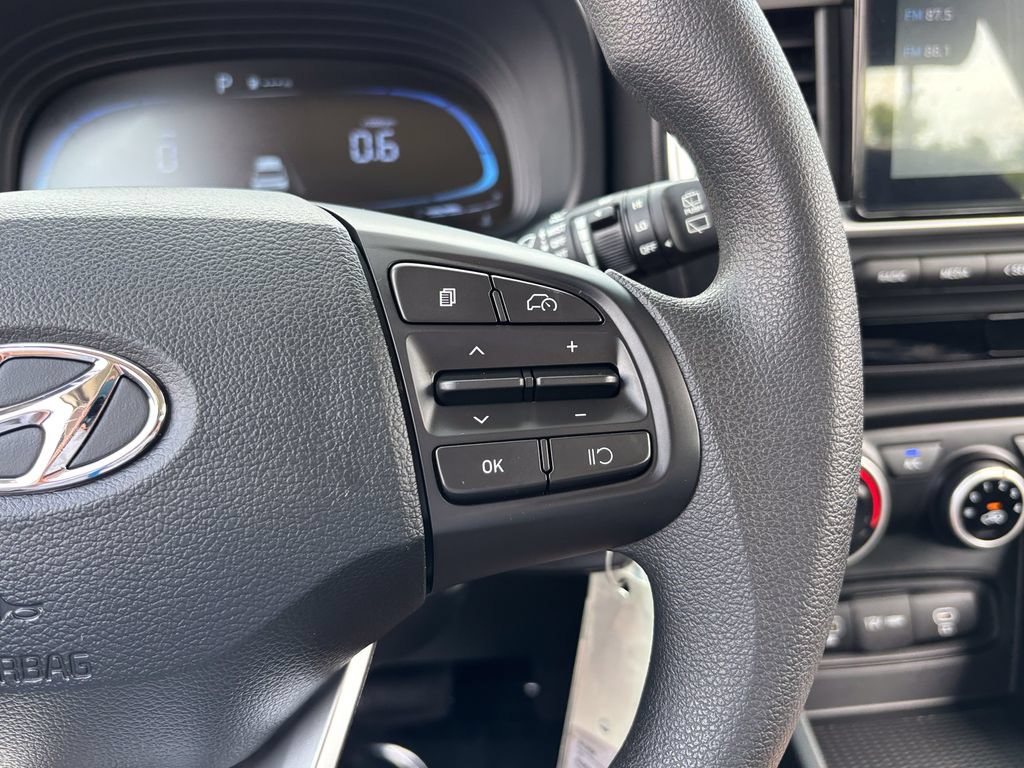 Used 2025 Hyundai Venue SE FWD image 27