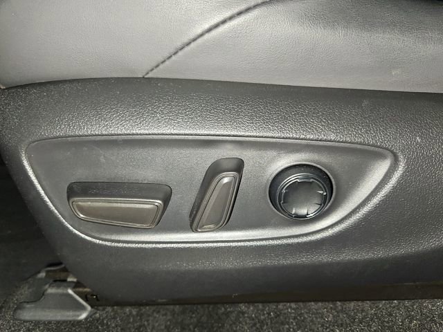 Used 2023 Toyota Venza Limited image 12