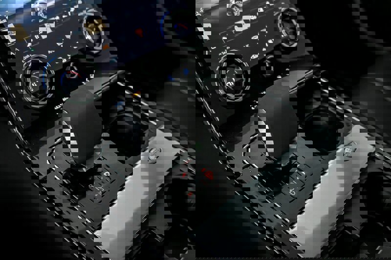 Used 2023 Land Rover Range Rover Velar R-Dynamic S image 34