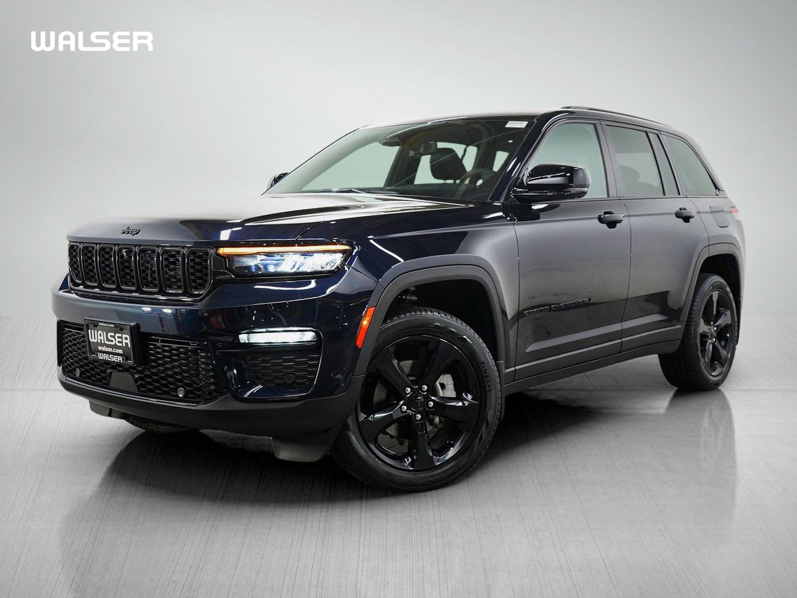 Used 2024 Jeep Grand Cherokee Limited w/ Luxury Tech Group II AWD/4WD image 1