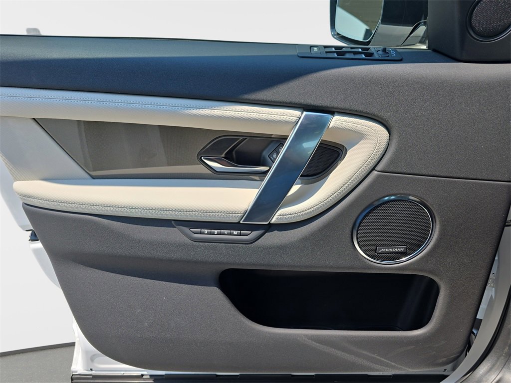 New 2025 Land Rover Discovery Sport Dynamic SE image 27