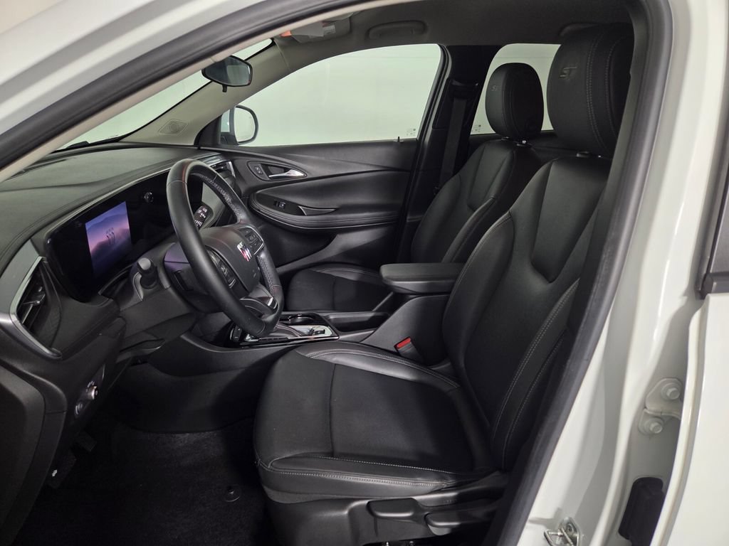 Used 2024 Buick Encore GX Sport Touring FWD image 9