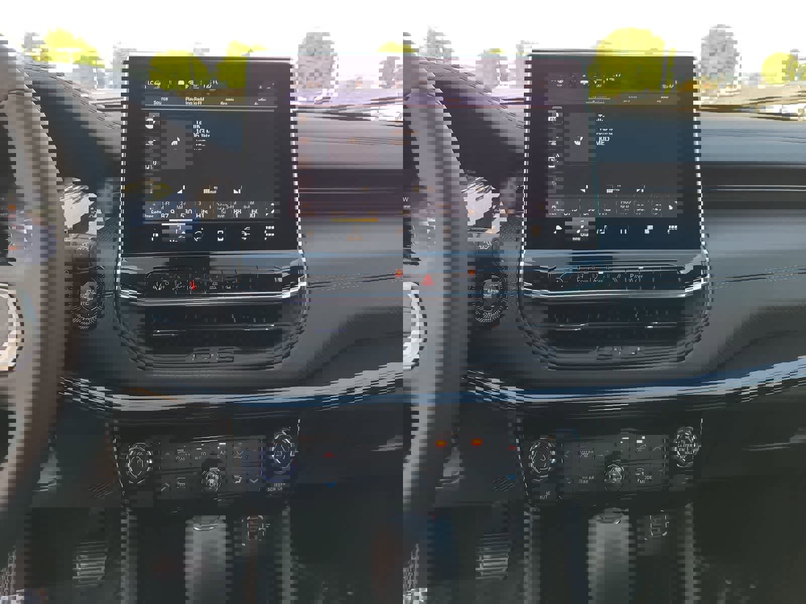 New 2025 Jeep Compass Limited w/ Sun & Sound Group image 24