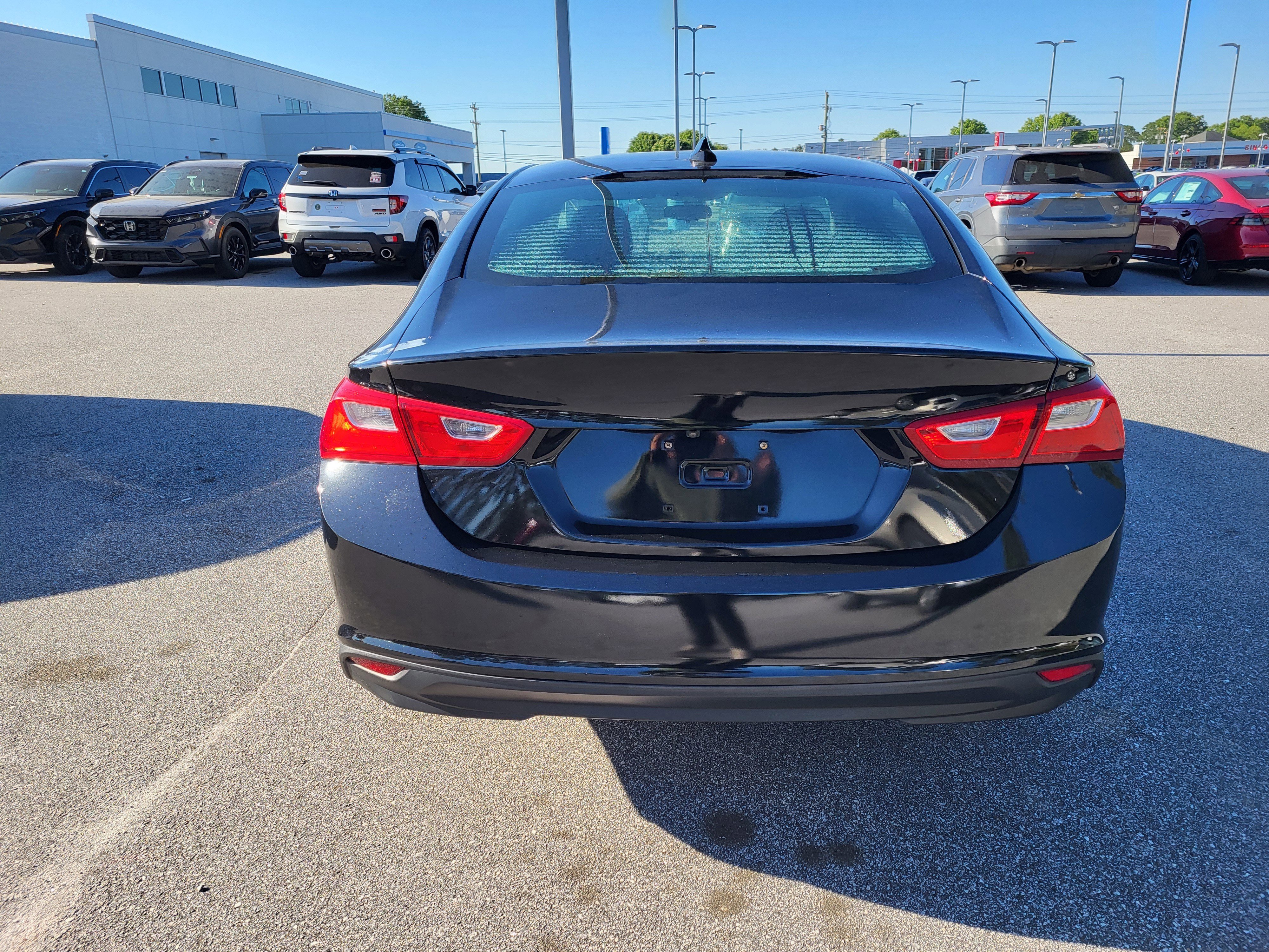 Used 2017 Chevrolet Malibu LT FWD image 5