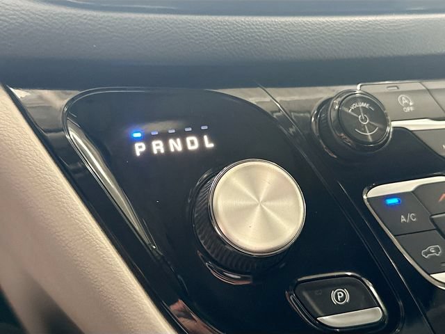 Used 2020 Chrysler Pacifica Touring-L FWD image 17