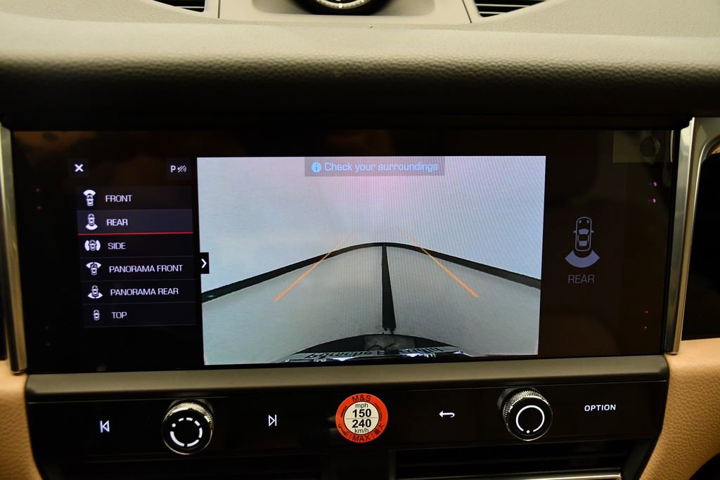 Certified 2025 Porsche Macan image 31