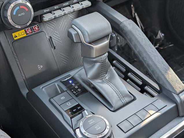 Certified 2025 Toyota Tacoma SR5 AWD/4WD image 16