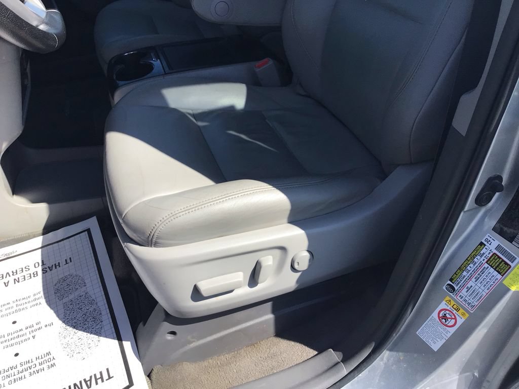 Used 2019 Toyota Sienna XLE w/ Carpet Mat Package FWD image 19