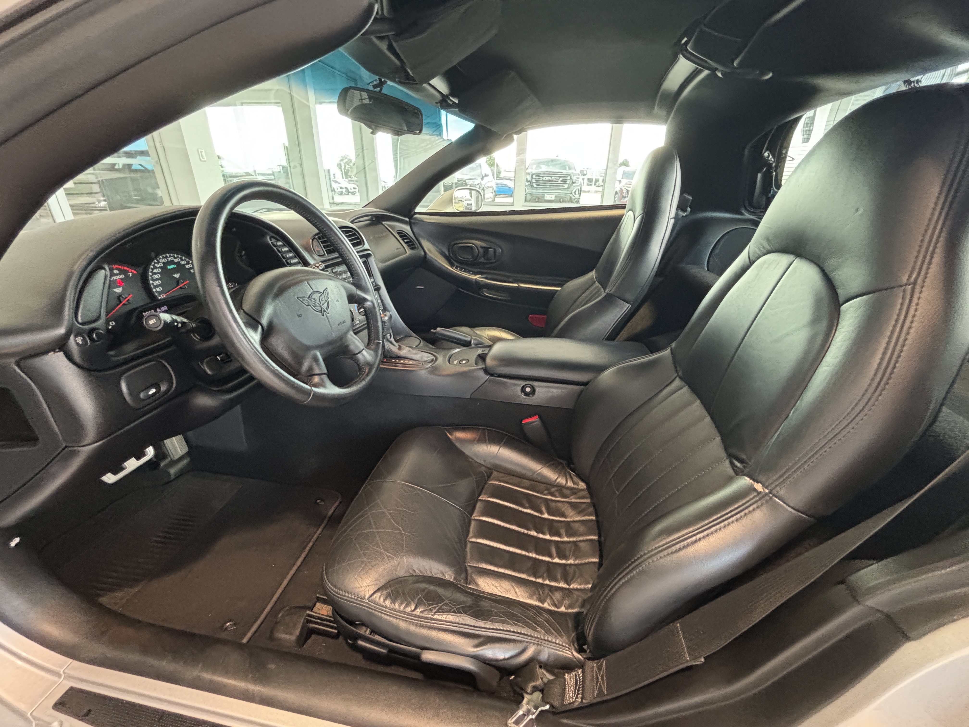 Used 2001 Chevrolet Corvette Coupe RWD image 2