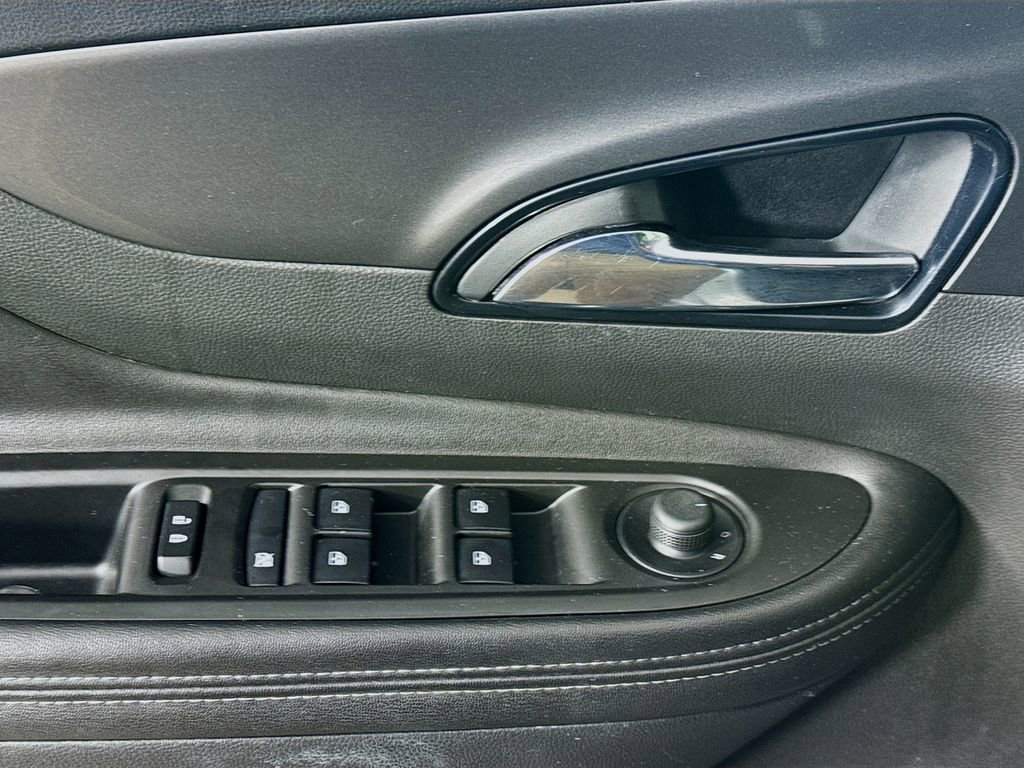 Used 2020 Buick Encore Essence FWD image 20