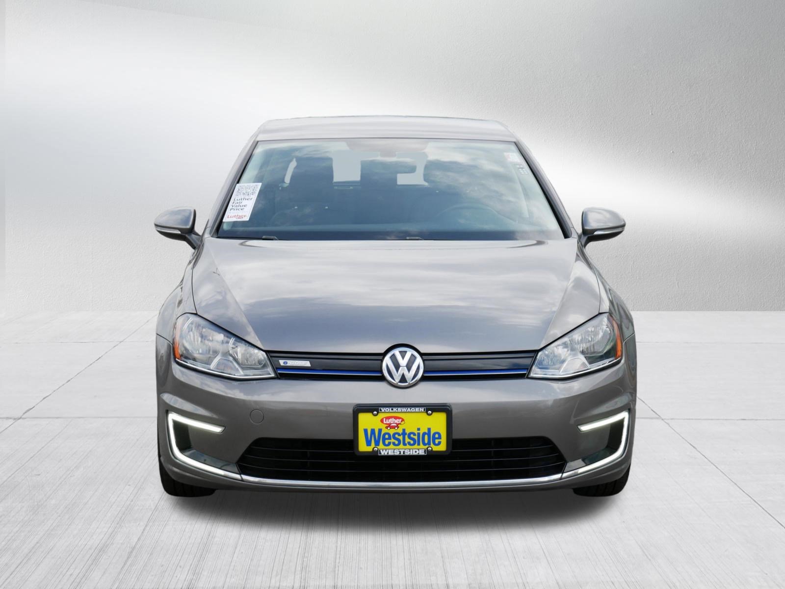 Used 2016 Volkswagen e-Golf SE w/ DC Fast Charging Package FWD video 2