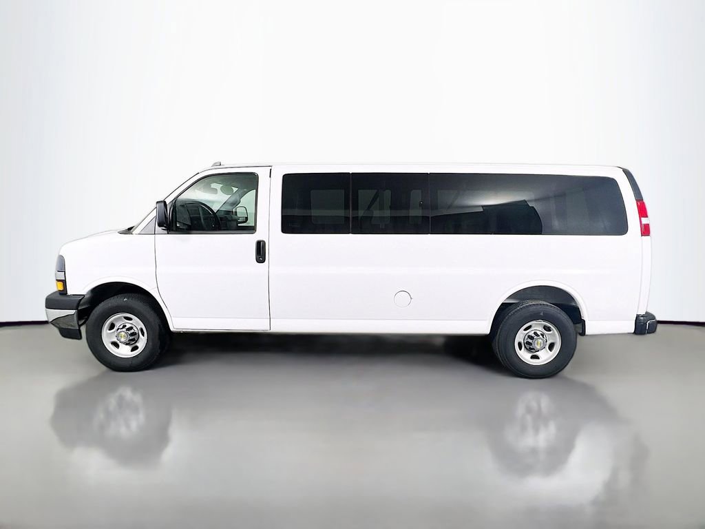 Used 2025 Chevrolet Express 3500 LT w/ LT Preferred Equipment Group RWD image 8