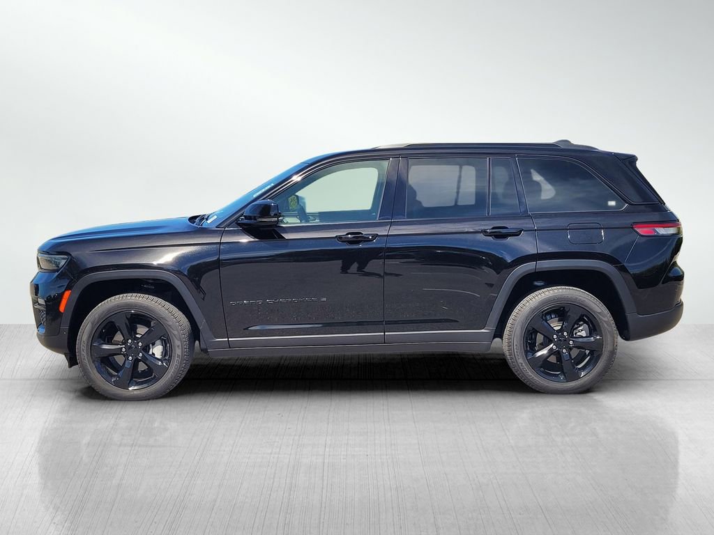 Used 2024 Jeep Grand Cherokee Limited w/ Black Appearance Package AWD/4WD image 7