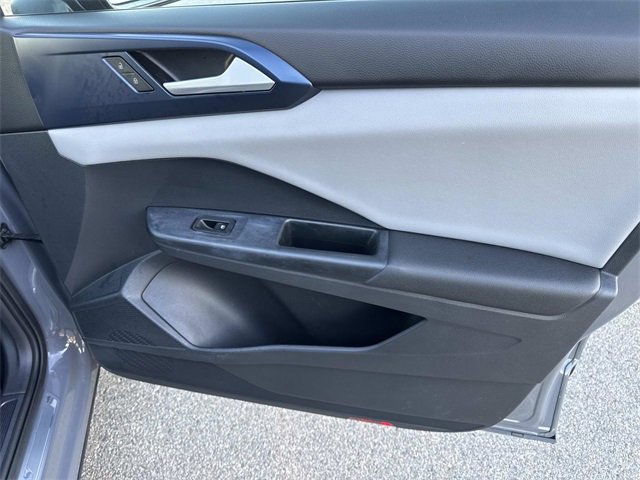 Used 2023 Volkswagen Taos SE w/ Panoramic Sunroof Package image 25