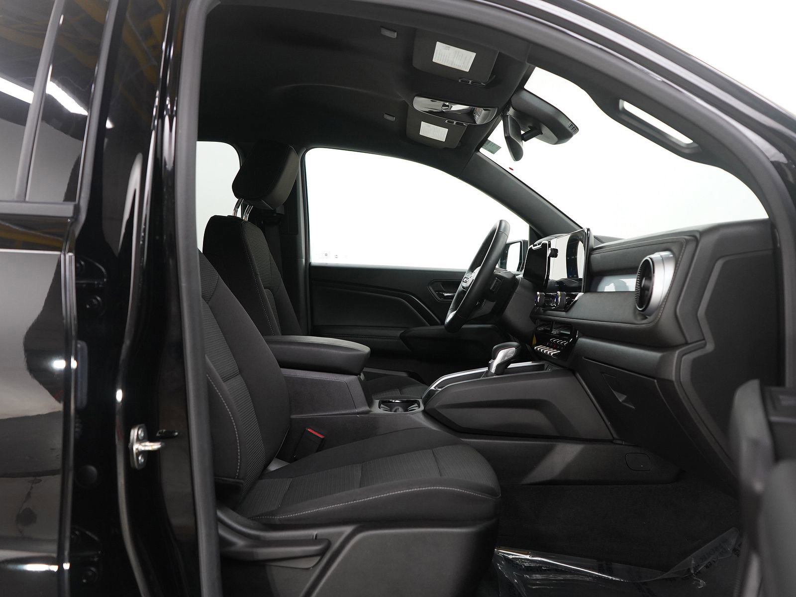 Used 2023 Chevrolet Colorado LT w/ LT Convenience Package II image 11