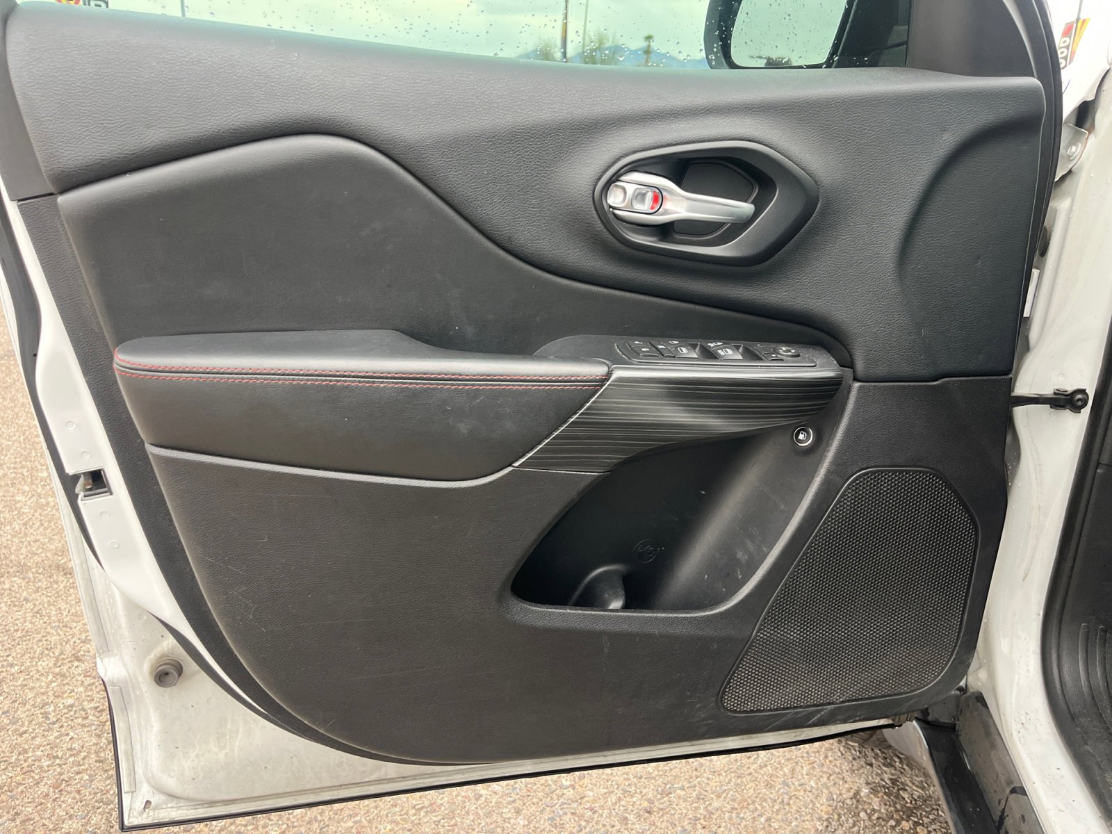 Used 2016 Jeep Cherokee Trailhawk w/ Comfort/Convenience Group image 14