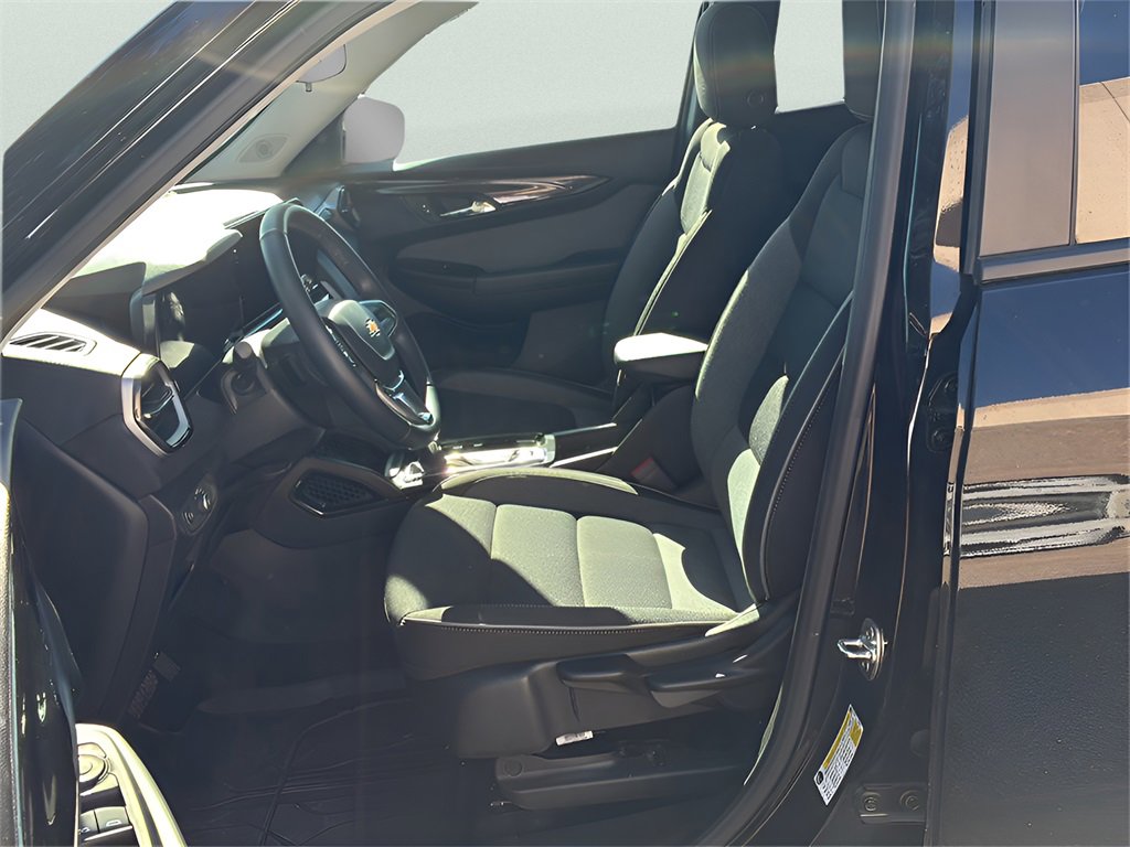 Used 2025 Chevrolet TrailBlazer LT w/ LT Cold Weather Package image 27