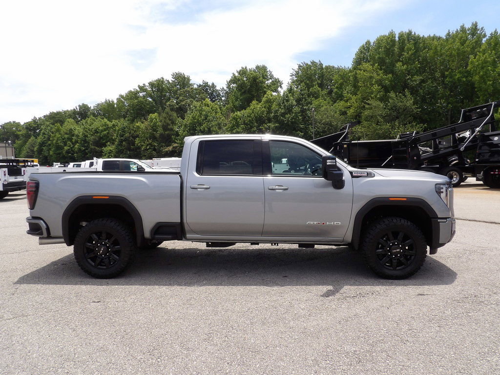 Used 2025 GMC Sierra 2500 AT4 AWD/4WD image 9