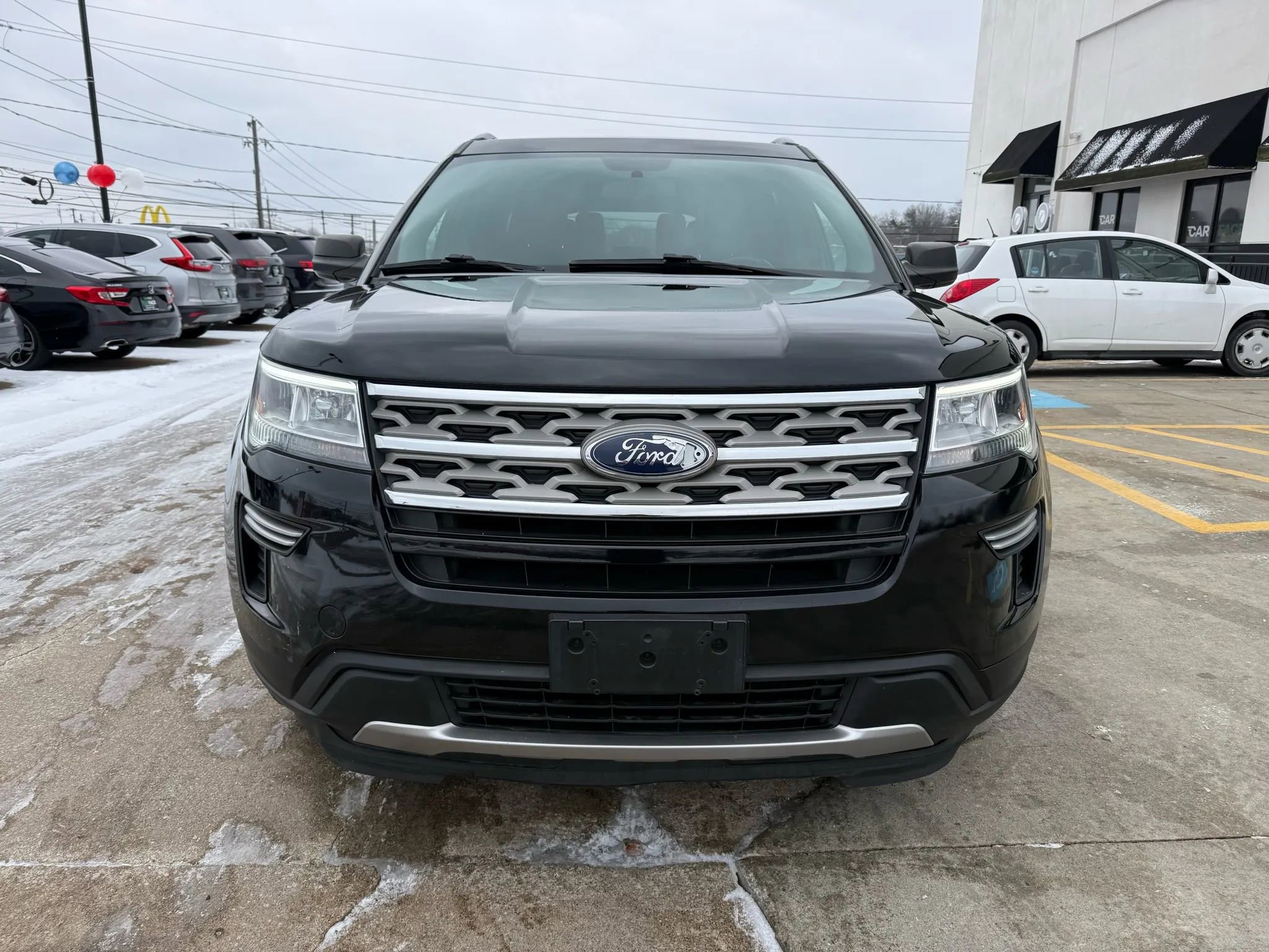 Used 2018 Ford Explorer XLT image 2
