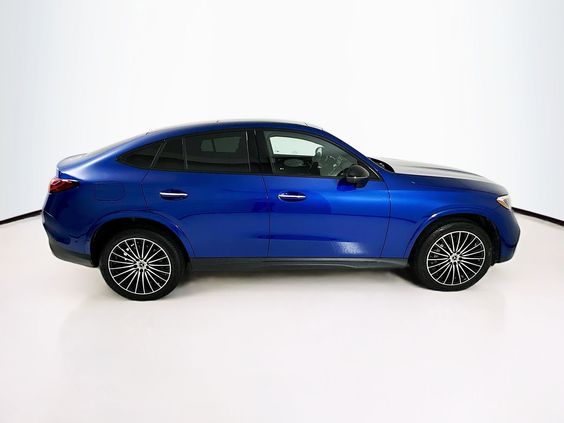 Used 2025 Mercedes-Benz GLC 300 4MATIC image 9