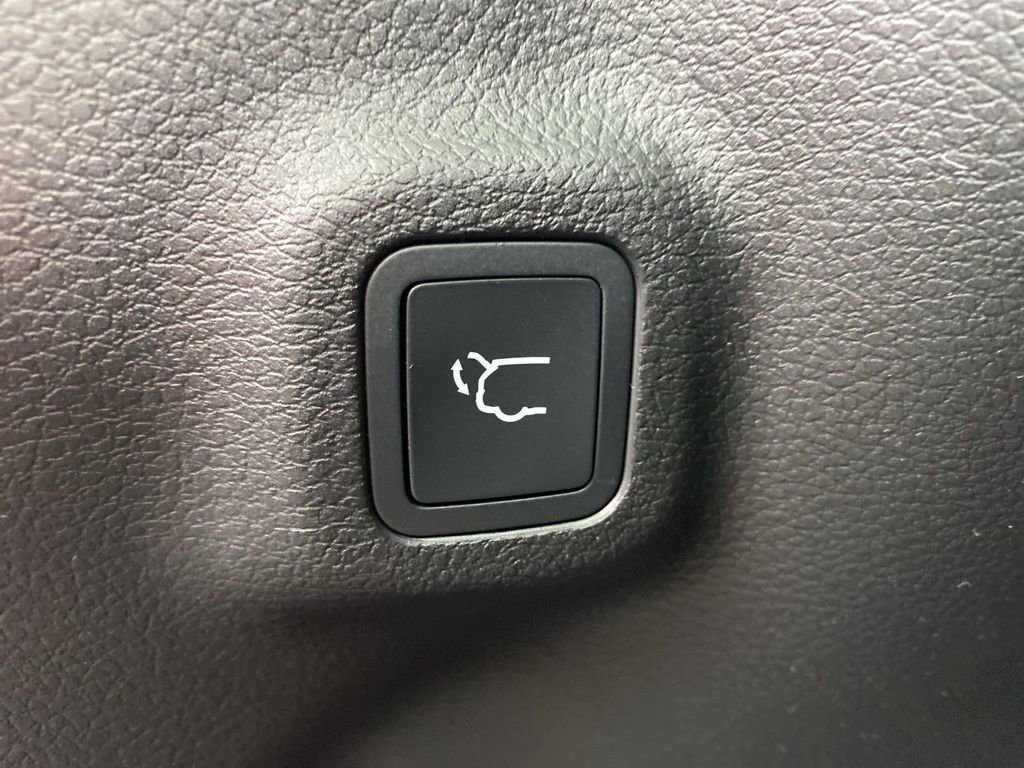 New 2026 Jeep Compass Limited image 18