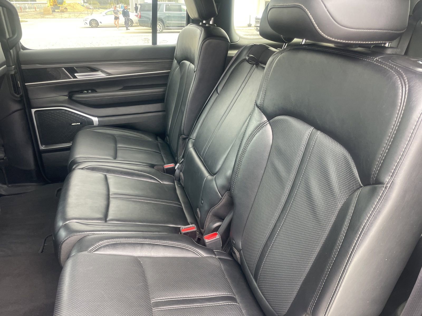 Used 2024 Jeep Wagoneer Series II w/ Flexible Seating Group image 12