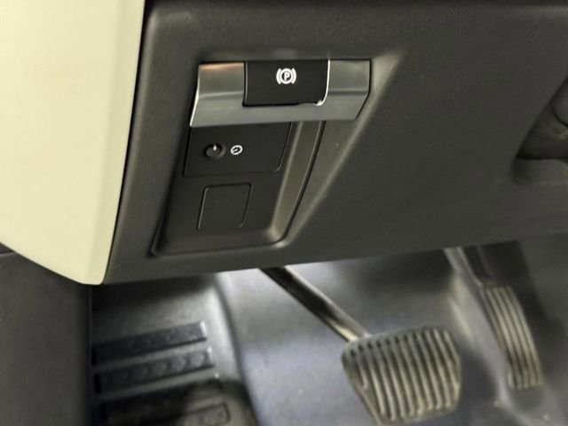 Used 2025 Land Rover Defender 110 S image 22