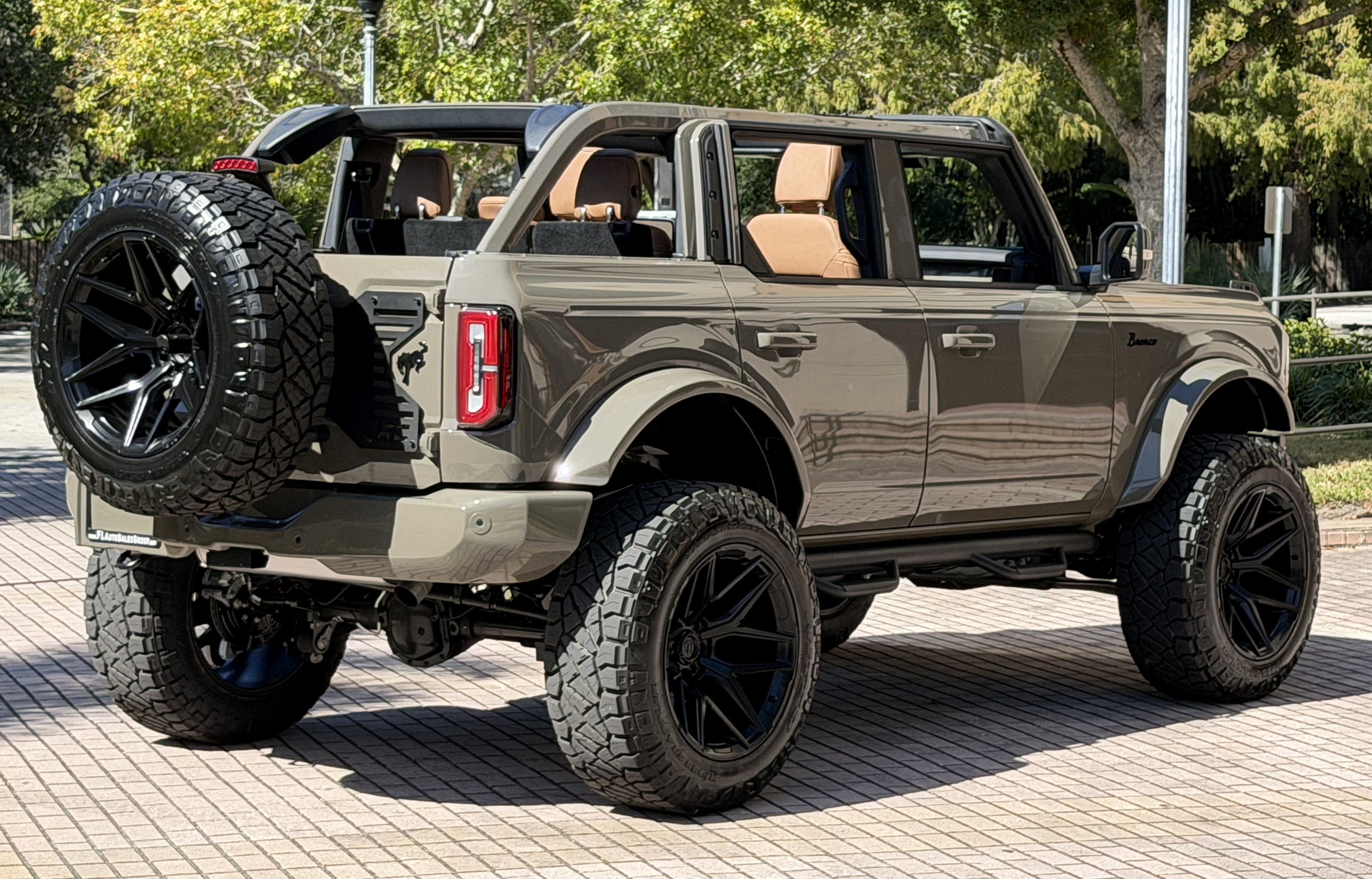 Used 2025 Ford Bronco Outer Banks AWD/4WD image 32