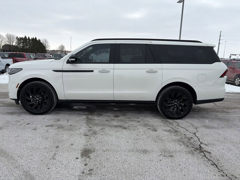 Used 2025 Lincoln Navigator L Reserve w/ Jet Appearance Package AWD/4WD image 4