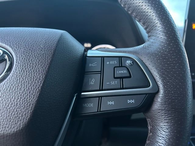 Used 2021 Toyota Sienna Platinum image 12