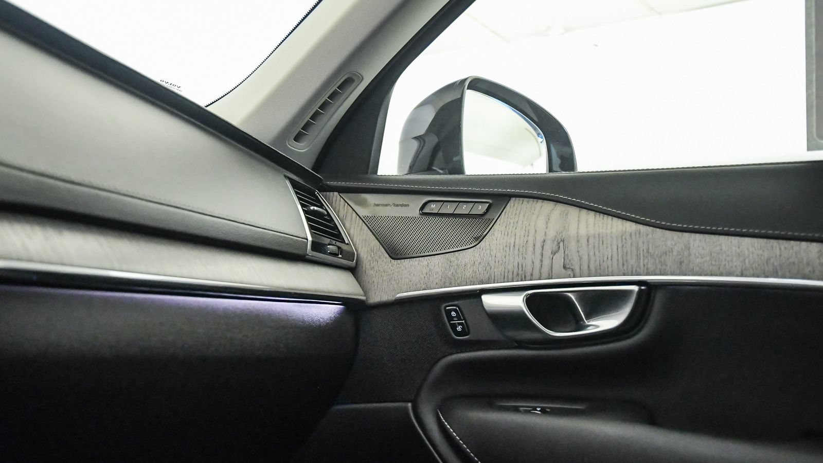 Certified 2023 Volvo XC90 T8 Ultimate AWD/4WD image 24