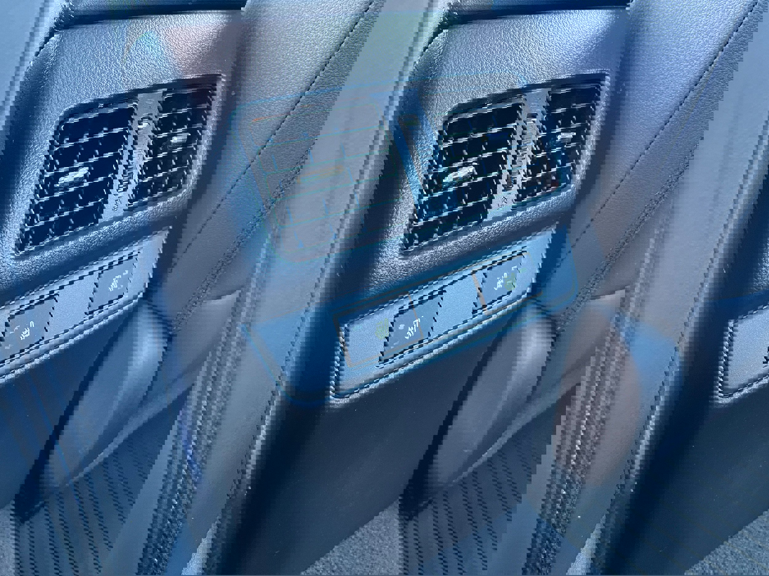 Used 2016 Subaru Legacy 3.6R Limited image 10