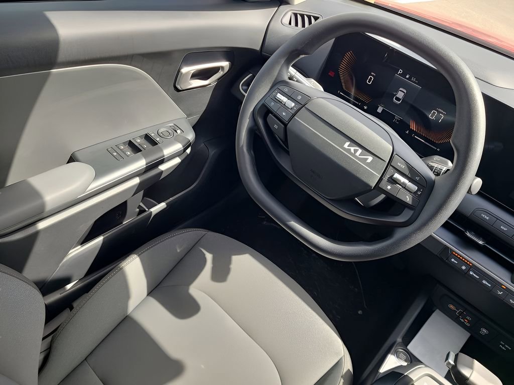 New 2025 Kia K4 FWD image 16