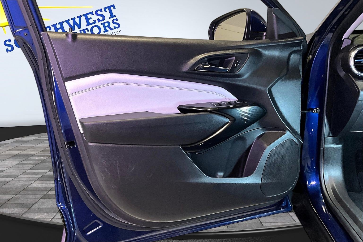 Used 2024 Chevrolet Trax LT w/ Driver Confidence Package FWD image 20