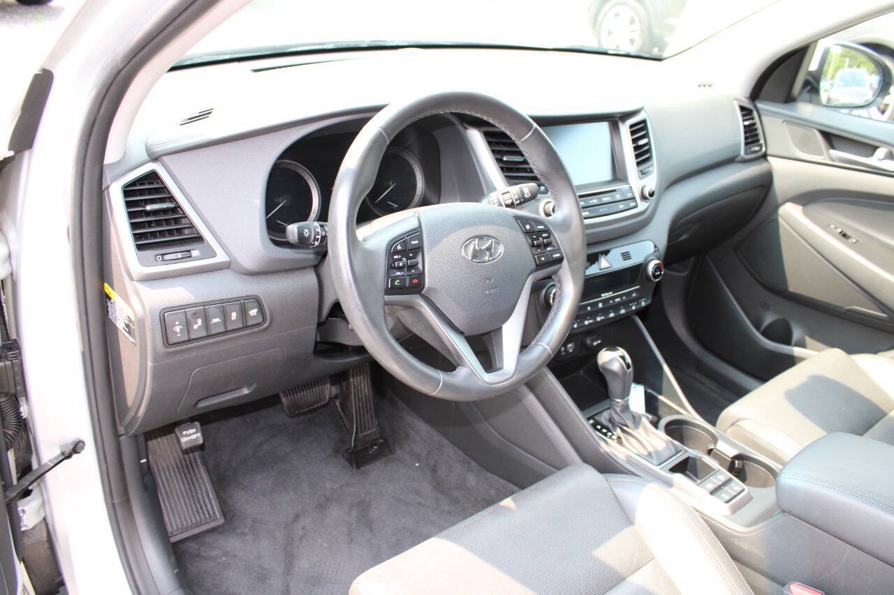 Used 2016 Hyundai Tucson Limited w/ Option Group 03 AWD/4WD image 13