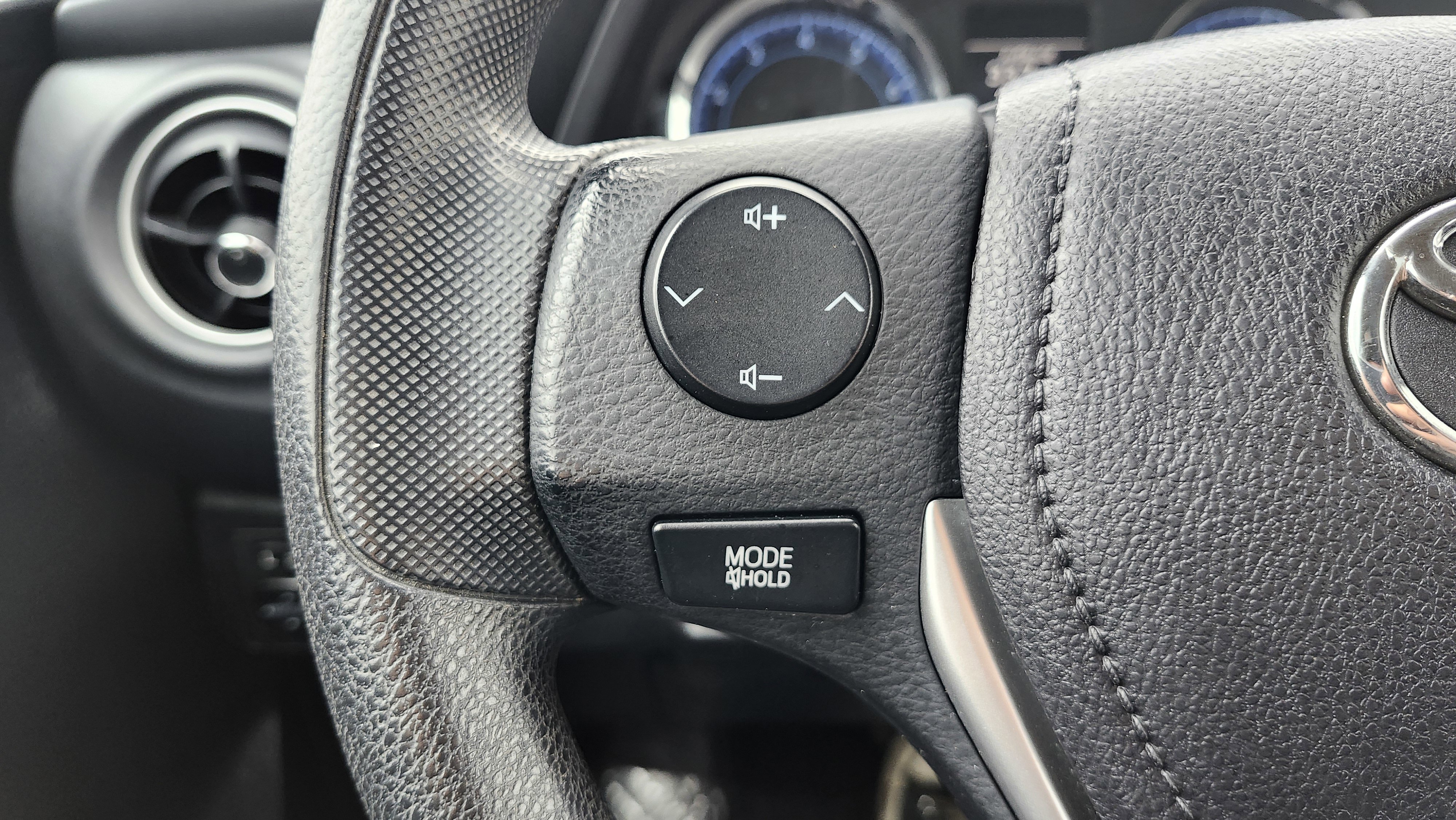 Used 2017 Toyota Corolla LE image 30