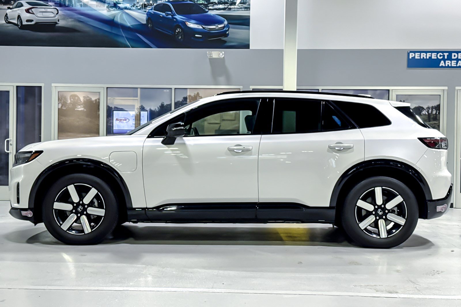 Used 2024 Honda Prologue Touring image 2